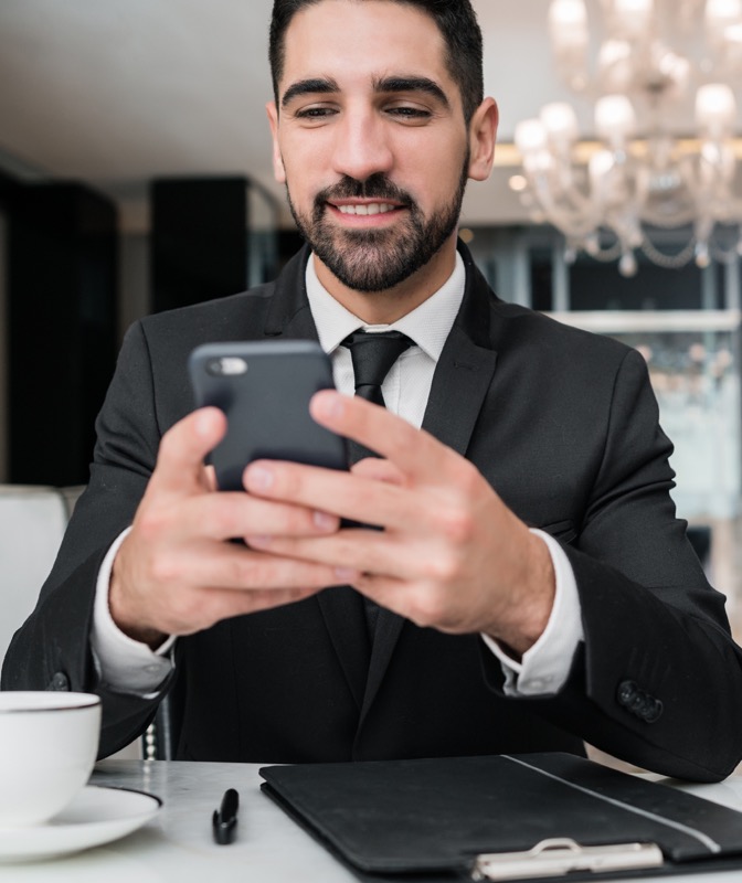 Profissional executivo liderando transformação no planejamento sucessório